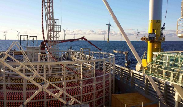 Cable-laying vessel lays cable at sea in a wind farm