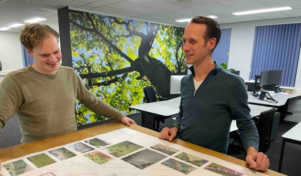 Hermen Keijnzer and Féron van Hoeven reviewing design drawings.
