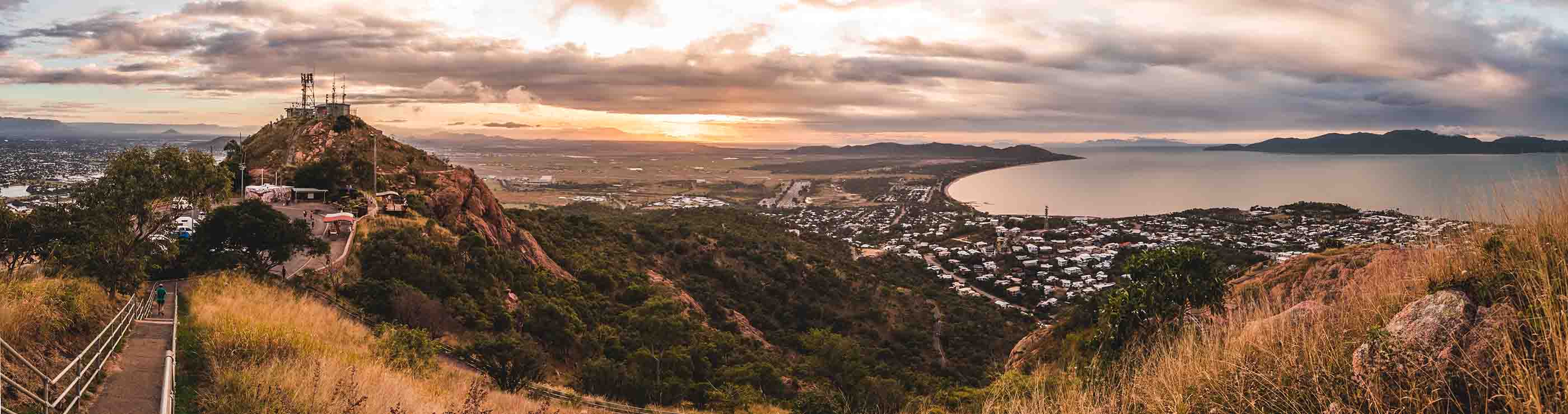 Downtown townsville hi-res stock photography and images - Alamy, image size:2800x740