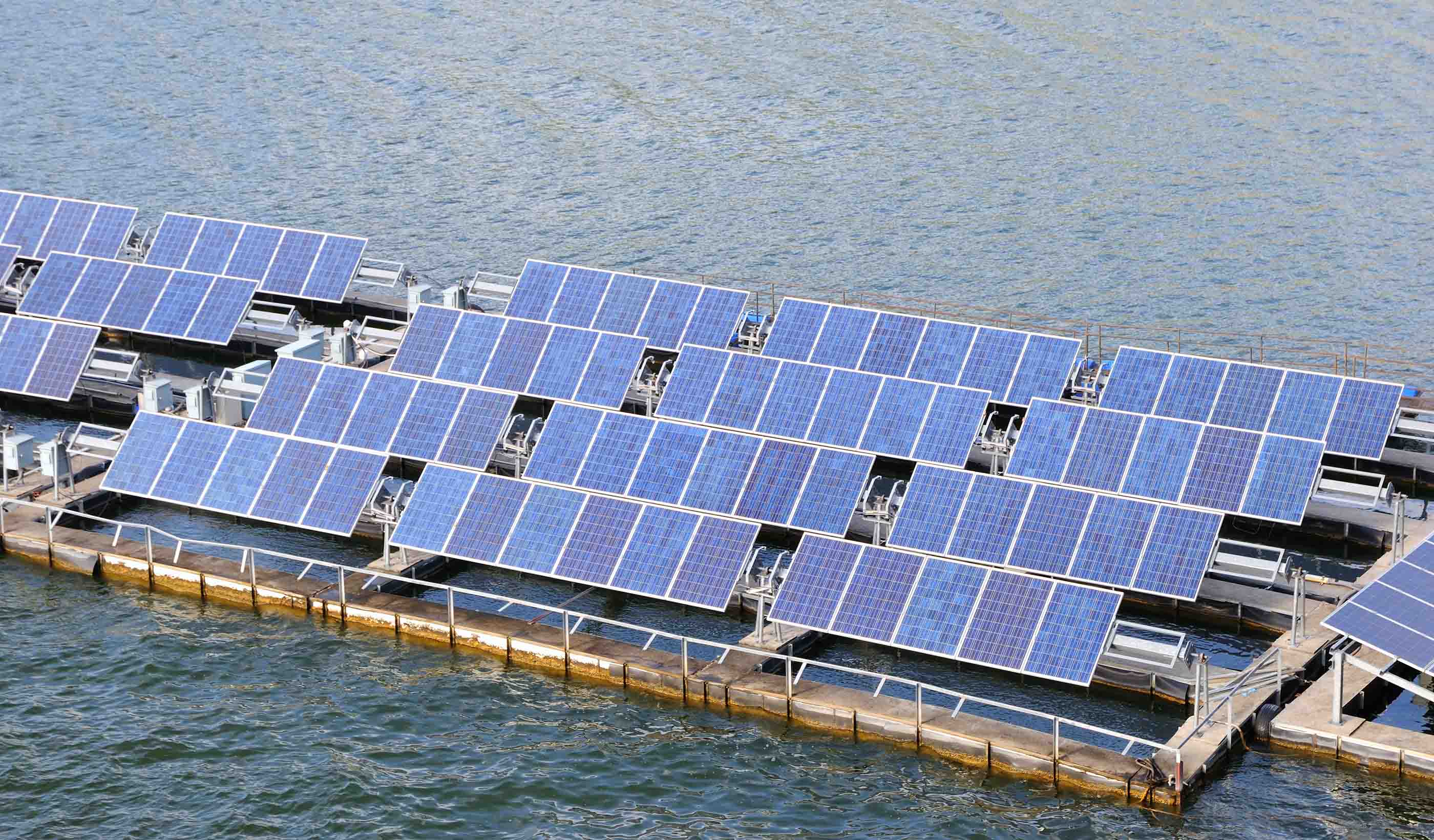 Centrale solaire photovoltaïque flottante