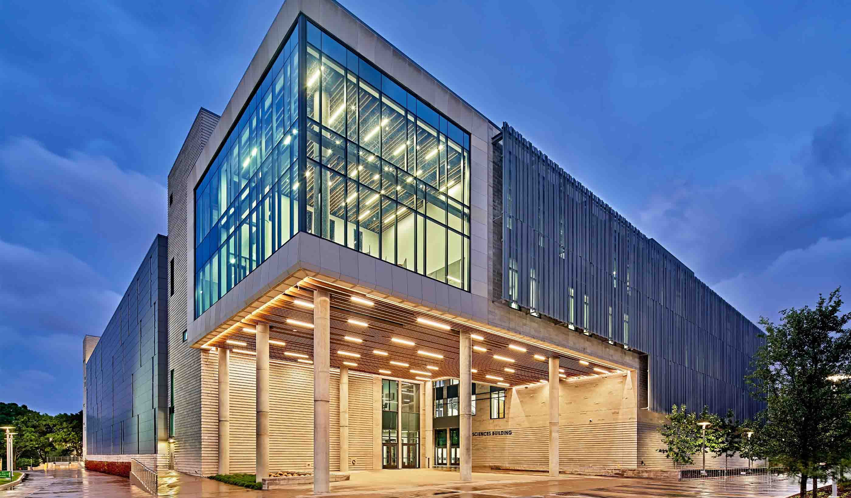 UT Dallas Sciences Building Uses Zinc to Put Science on Display