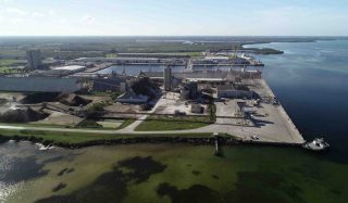 Rising Seas and Coastal Industrial Facilities
